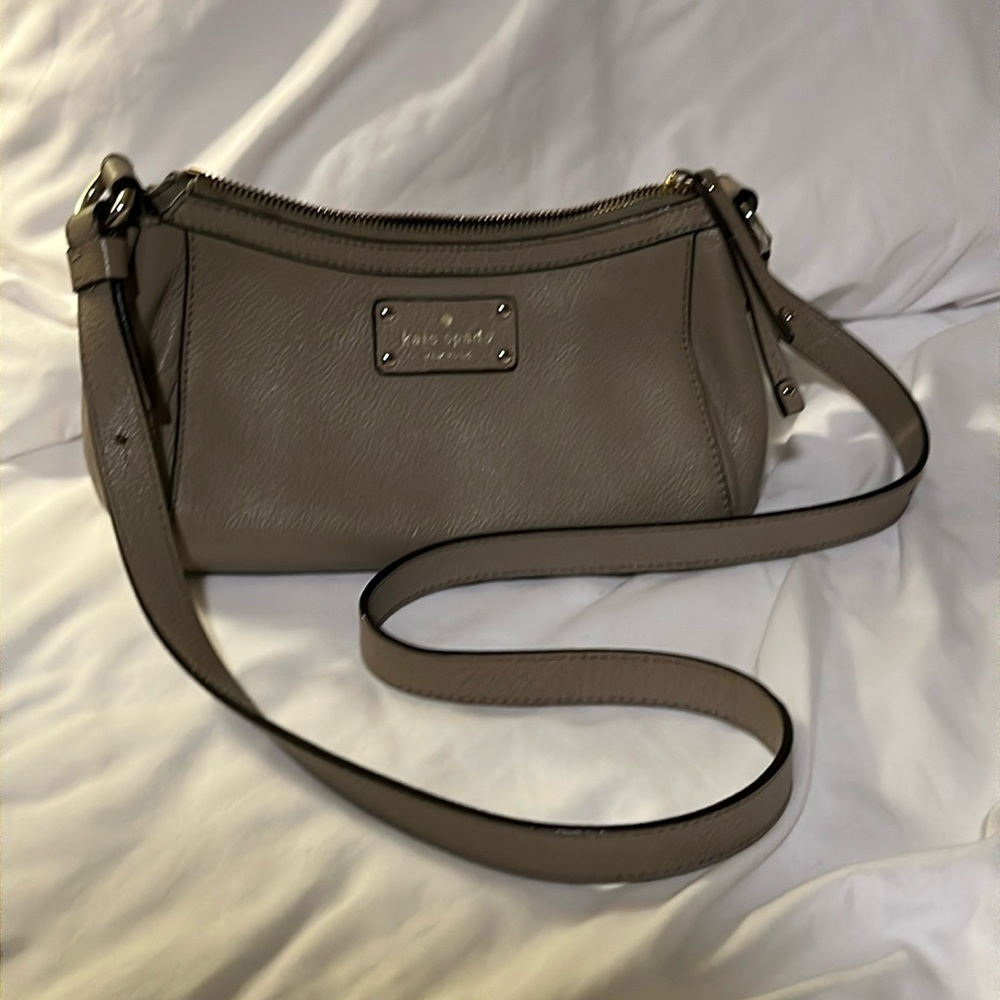Kate Spade taupe pebble purse-EUC - Picture 2 of 13
